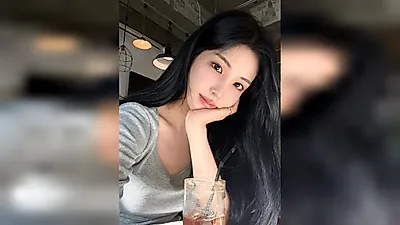 姜锡宇之女姜多恩，在SNS公开自然光自拍