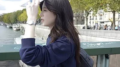 Go Youn-jung captured in Paris, completing her daily look with a single hat