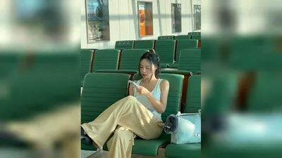 La influencer Leesol transmite un mensaje de salud con su moda de aeropuerto, captando la atención de los internautas
