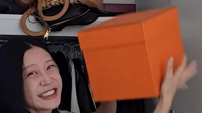 チョ・ミン、500万ウォン台のHermès Picotinバッグを公開…「虚勢に見えるかと思って持っていけない」
