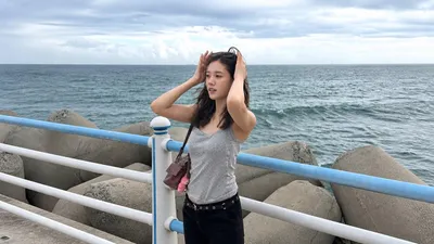 Jang Ye Eun revela su madura moda de verano en las redes sociales