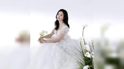Actress Ban Min-jung, Celebrating 25 Years Since Debut, Reveals Unique Atmosphere in Pure White Wedding Photoshoot