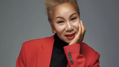 歌手イン・スニ、一人娘の妊娠の知らせに祖母に…2027年出産予定