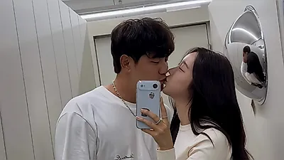 Jeong Yu-seong 与 Seo Jin-yong 同时宣布结婚登记与产女喜讯