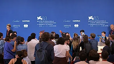 Director Lee Chang-dong's 'Possible Love' Receives 7-Minute Standing Ovation at Venice Film Festival
