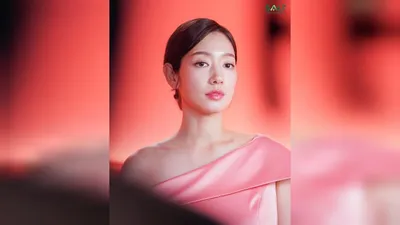Park Shin Hye Reveals Latest Look in Pink Dress Ahead of Second Child's Birth