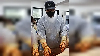 チュンギルとファン、故郷の驪州でキムチ分かち合いボランティア