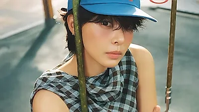 Seol In-ah reveals a transformed atmosphere with a short-cut pictorial