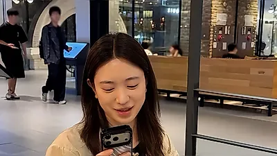 Yoo Hye-ju sale a un restaurante con su primer hijo mientras sostiene a su segundo... su actualidad…