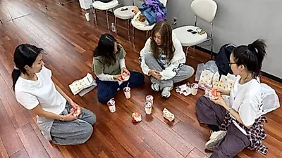 Fin.K.L se prepara para actividades como grupo completo tras 21 años... se revelan fotos en la sala de prácticas