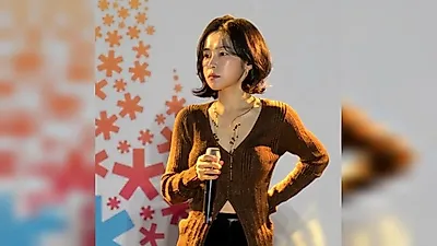 Singer Hong Ja reveals latest look with autumn vibes after short hair transformation
