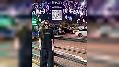 ANNIE在Shinsegae Square亲自认证所属组合ALLDAY PROJECT新曲宣传视频