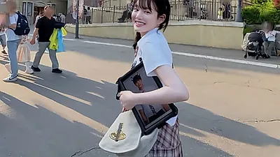 Lee Yu-bi's recent update at an amusement park, pulling off a school uniform even at 36