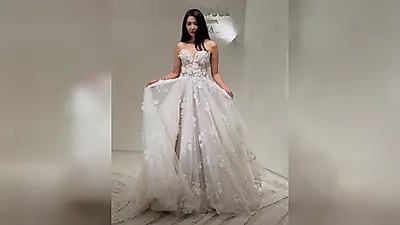 Oh Yoon-ah comparte fotos de sus pruebas de vestidos de novia