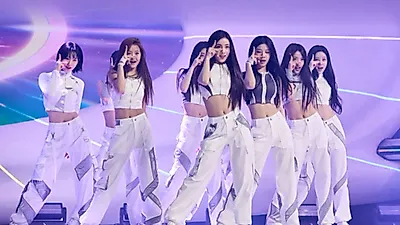 A2O LITE debut single 'NEON' hits No. 1 on Melon