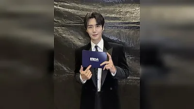 Overseas fans point out "excessive retouching" in Kim Seon-ho's award ceremony photos