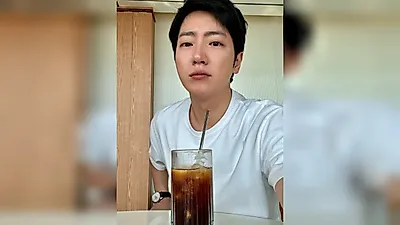 Lee Sang-yeob publica una selfie en su SNS el 16 de octubre... La belleza de su esposa, con quien…