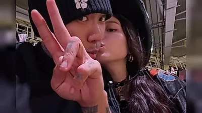 Dok2 expresses affection by wearing Lee Hi's merchandise... continuing their public dating steps