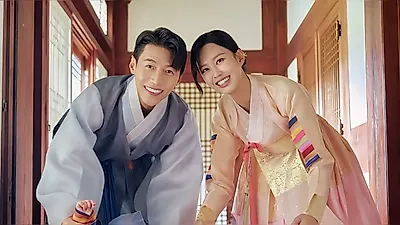 Ji So-yun and Song Jae-hee Couple Reveal First Family Photo of Five to Celebrate Twins' First Birthday